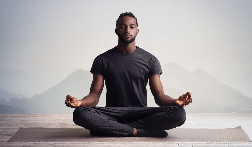 homem praticando meditação